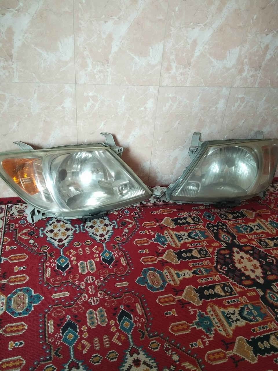 السلام عليكم اخوان الايتات عدد 2 اصلي مال بيكم هايلوكس تفصيخ البيع رقم الهاتف ***********
