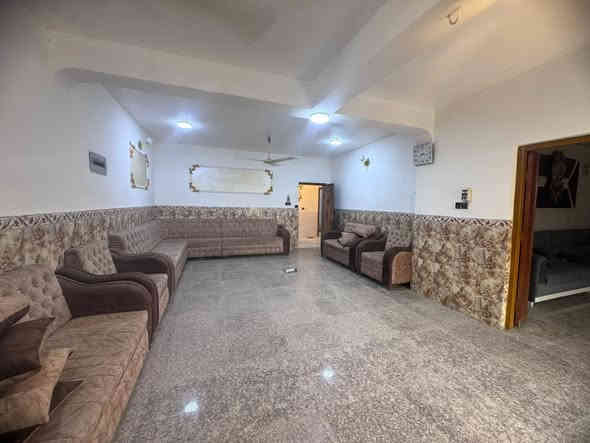 #دار_للبيـــــــــــــــــــع فارغ #استلام مباشر
فــــي حي #الامير موقع مميز  قرب مصرف الدم 

_______________________
المساحــــــة// 327  متر #ملك_صرف
واجهة/11م 
________________________
      🏠[ تفــاصيـل الــــدار  ]🏠

#الطابــــــــــق_الأرضـــــــــــــي🔹🧱

غرفة نوم وصاله وكليدور ومطبخ ومجمع صحيات وكراج وحديقه

#الطابـــــــــق_الثانــــــــــــــــي🔹🧱

غرفتين نوم وكليدور ومجمع صحيات

_______________________
من يرغب عرض عقاره فـــي صفحتنا يرجى الاتصال بنا 

***********    __*********** 

  #عـلي_قاضـي_جّـبران 
________________
