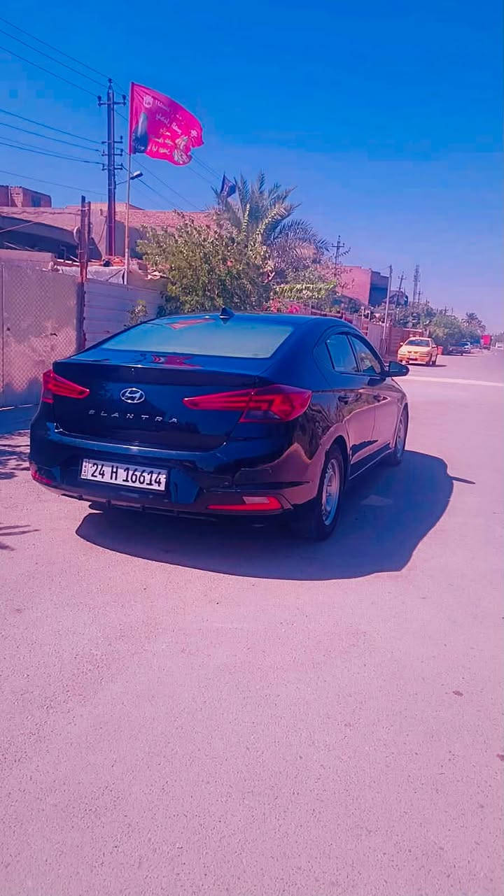 النترا موديل 2020
مواصفات العاديه معروفه 
رقم شمالي دهوك 
حادثها جاملغ وبنيد وبدون دواخل 
السعر 120 وبيها مجال 
الاتصال:-***********
