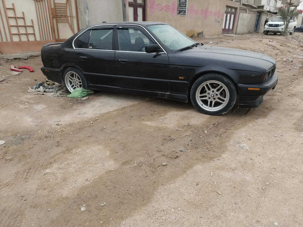 سلام عليكم
للبيع بي ام 525 مسكر
كير عادي
مكينة وكير كفالة عامة
تبريد ثلج
غرفة جديدة
حدادية جديدة هستوني شادهة
رقم نجف سنوية نافذة صارلها 4سنوات تريد تحويل تريد وكالة 
السعر 48ورقة وبيهة مجال
مكان السيارة البصرة قضاء الزبير
الاتصال
***********
