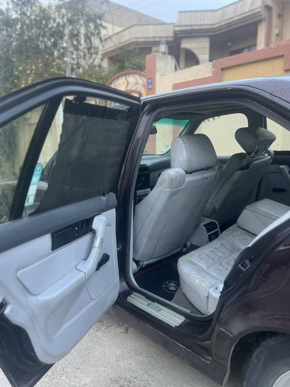 BMW535 اصل
محرك المشدود عليها 525 كبس دجتل 
محرك وكير جدد 
موديل 1992
غرفة كهرب جلد 
لونها عنابي صبغ نظيف 
سنوية وهزة جديدة بأسمي شرط التحويل 
السعر المطلوب 57 وبيها مجال 
***********
