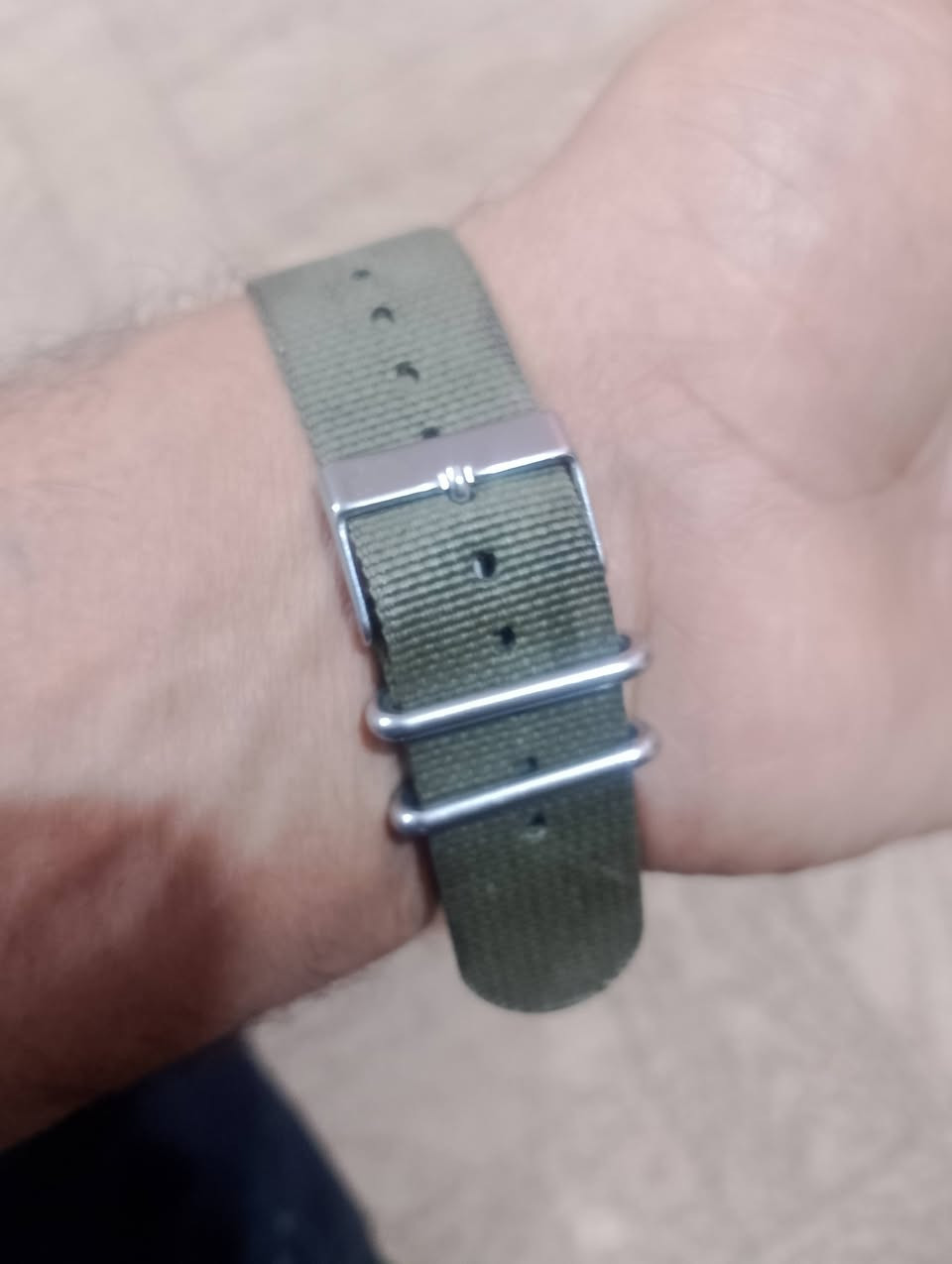 ⌚ ساعة كاسيو عسكري خريطة (Casio AE-1200WH – World Time)
تحفة عملية وأيقونة كاسيو المشهورة باسم (Royal).
 المواصفات:
شاشة رقمية متعددة الوظائف.
عرض التوقيت العالمي (31 منطقة – 48 مدينة).
5 منبهات + منبه غفوة + إشارة رأس الساعة.
ستوب ووتش بدقة 1/100 ثانية (حتى 24 ساعة).
تايمر عكسي (حتى 24 ساعة).
إضاءة LED خلفية (Illuminator).
تقويم أوتوماتيكي كامل لغاية 2099.
صيغة 12/24 ساعة.
مقاومة ماء 100 متر (WR100M).
هيكل راتنج خفيف الوزن ومتين.
بطارية عملاقة تدوم حتة 10 سنوات


**إذا كنت صاحب هذا الإعلان وتريد حذفه لأي سبب، رجاءا أرسل رسالة إلى الدعم الفني**