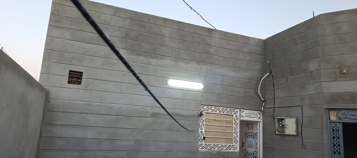 السلام عليكم بيت للبيع خلف عمارات الزيتون المساحه 220يحتوي عله غرف ثنين وستقبال صحيات داخل وخارج بناء طابوك وبلوك بيت جديد السعر اتصل ***********
