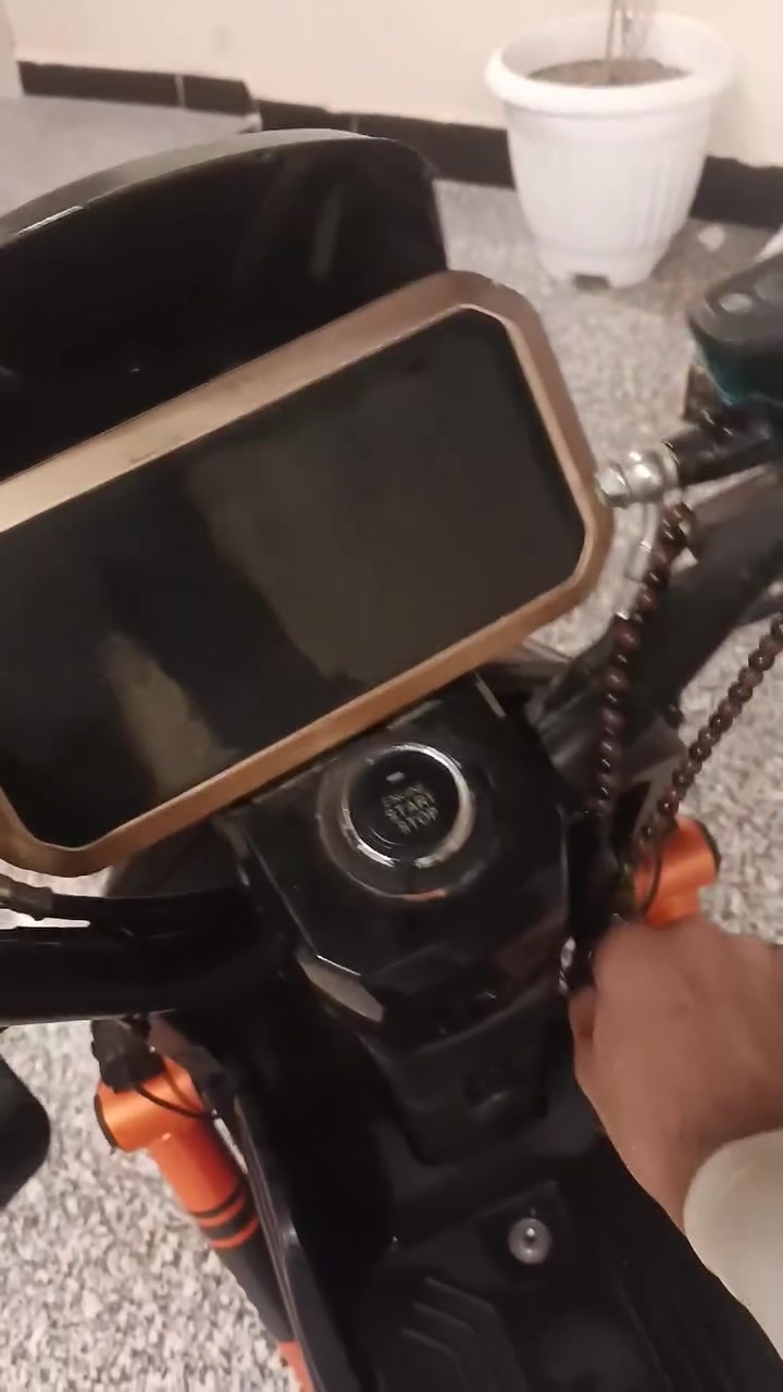 دراجه X900 نضيفه
كامل ملحقات
نقص فقط كشن خلفي طايح من سعرها مقدماً 
سويج ودبل بصمه ودبل مفتاح صندوك 
بطاريتها شرط الفحص يمشن اكثر من ٤٠ كيلو بل شحنه الوحده
استخدام ٣ اشهر منزلي محل وداخل المنطقه

السعر 525 وبيها مجال بسيط للشراي 
تواصل واتساب  : ***********
موقع : البصره - الجزيره - قضاء شط العرب
