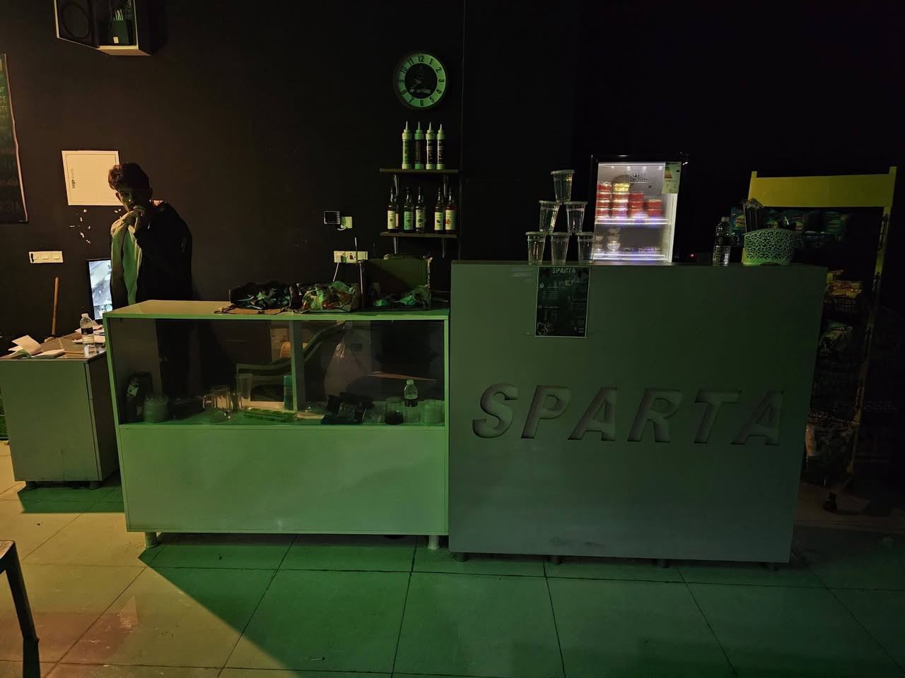 قاعه للبيع كيمينك وبليارد  مساحه ٢٢٠ متر محتويات ٨ بلي ٥ و٩ شاشات حجم٥٥ وشاشة vip حجم ٧٥ مع يوبي اس لكل شاشة وبلي و٢ بليار سوبر ماستر 2025  موقع سايدين حي عسكري بالسوك للاستفسار  واتساب هاتف ***********
