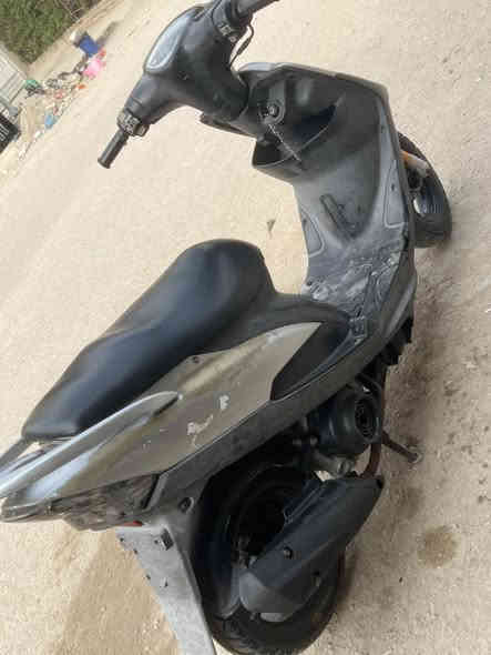 سلام عليكم دراجه ماكس رمبه قبل شهرين نازله برغي ممفتوح بيها بس دبلها الكدام مبدل الدراجه جديده بمعنى الكلمه سعر ٨٠٠ العنوان بغداد رقم ***********
