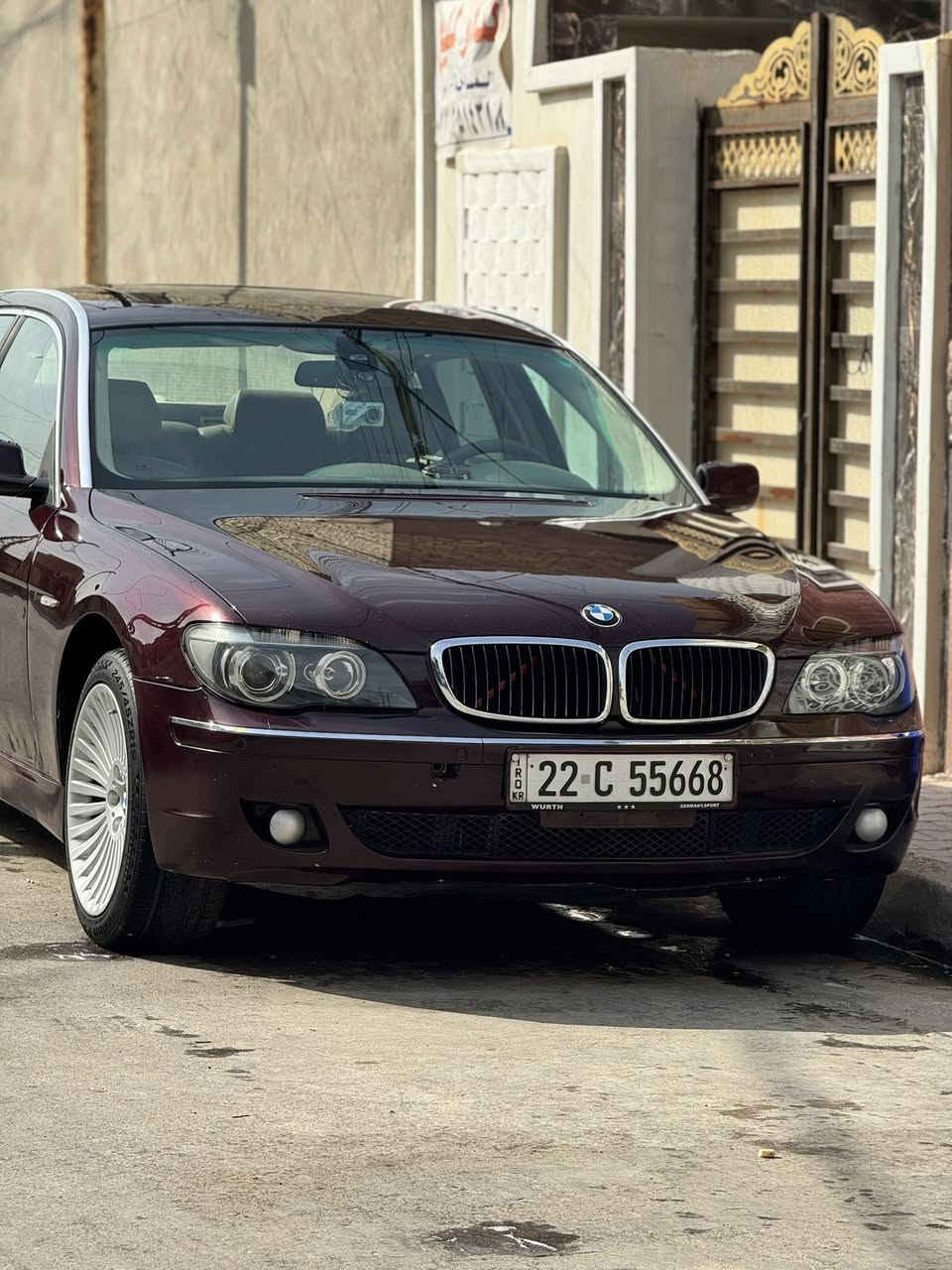 السلام عليكم شباب 🫡

سيارتي للبيع والسبب عاجبتني E60 🫡
BMW730Li خليجي
اللون عنابي رقم اربيل بسمي تحويل ثاني يوم 
ماشيه تقريبا فوك ال300 الف 
بدون حادث فقط باب عكس السايق بي بارد ومشخط بعده عله وضعه والدعاميات مصبوغات 
السياره مو فول مواصفات 
مقاعد الاماميه كهرباء 
5 بردات الخلفيه ينرادلها ليطه 
صندوق فقط ماطور شفط
عليها تايرات نضافه 90‎%‎ 
ويل شعاع الخلفي انفطر وصلحته والباقيه مكفول 
صدر اماميه خير من الله 80‎%‎ 
والصدر الخلفي جديد بدون عيب 
الجوبلسات الخلفيه ملغيات شادلها دبلات 
النقوصات البيها 
1- ماطور الزاكات مال الجام مادري شبي 
2-ليطه البرده الخلفيه 
3 الكشنات الاماميه تعبانات لو يتبدلن لو دوشمه 
وما اعتقد اكو نقص بعد 😅 
الغراض الي استبدلتهن 
السياره بدلتلها كير لئن كيرها خبط مي ودهن بسبب البراد مال الكير يعني بدلت 
1- كير وبراد كير وتم غسل المنظومه مال التبريد بلكامل 
2- فريز تبريد شرط تفصيخ واريد يابان بيدي فتحته من الدشبول 
3- كمريسر مال صقر بشرط زيرو 
4-فيتبم اصلي تفصيخ من محمد رعد وفلتر بانزين السقف مال السياره اشتغلته كنتاره بيجي بلكامل شغل درجه اولى وعليها كاعيات كاربد وجلد 
محرك السياره مكفول بشرط من كل عيب فقط بي مباوك مال هوى من تشتغل السياره وهذا بسبب الدايفرام والكل تعرف واني عايفه عله حطتها 😅 دهن استخدم رافينول اصلي وكاله 
السياره عليها بولش ضمان 2سنتين 
البنيد مال السياره بي نمش مال حصو شيء قليل ومن صفحه السكن هم لئن الباب مضروب بتل مال رمل 😅 وصار بيها نمش خفيف اسف عل اطاله بس هاي كل تفاصيل السياره حته ما اتعب احد اقره وشوف التفاصيل وخابرني وتدلل سعرها 135 وبيها مجال للشراي وبلعافيه علياخذها عنواني بغداد الشعب وهذا رقمي *********** واسف عل اطاله 🫡
