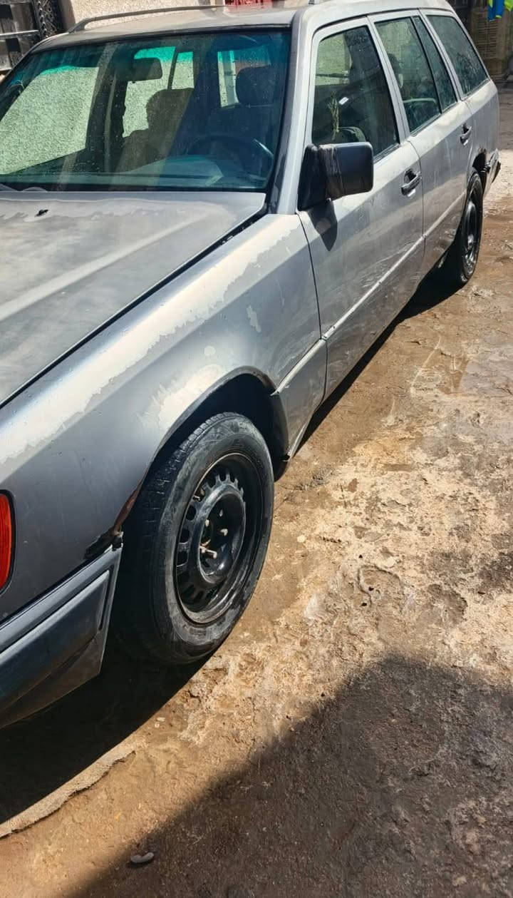 سلام عليكم سيارة مارسدس مديل91 مكان السيارة بغداد التاجي مكينة وكير بطة السعر 30  /***********
