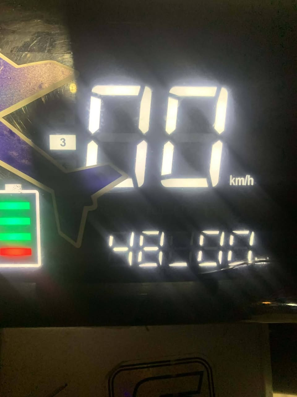 السلام عليكم ماطور شحن ار تسعه R9 للبيع السعر 400وبي مجال للطيبين  ثلاث سرع نضام الP سرعه 56حقيقي باتريات اربعه دبل نضاف جدد لايت عالي ناصي هورن بريكات ثنين شغالين للستفسار خاص او وتساب ***********
