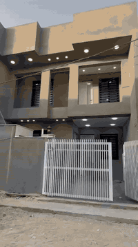 السلام عليكم بيت للبيع مساحته 150 متر طابو زراعي سند 25 طابقين الطابق الاول غرفتين  نوم وهول وصاله ومطبخ وصحيات والطابق الثاني غرفتين نوم وهول وصحيات وطارمه ومنور بناء حديث درجه اولى شارع ثمانين الشارع الرابط بين شارع ثمانين وشارع 100 خلف مخزن السيراميك موقع مميز قريب من التبليط تفاصيل اكثر مكتب حكيم عبدالله للعقار والمقاولات *********** بي واتساب أو خاص موجود
