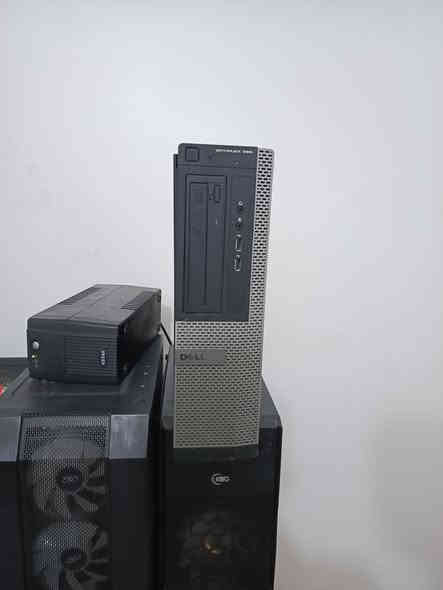 السلام عليكم كيس سستم السعر خاص مكان حله حي طياره 
***********
معالج: i5-2500
رامات :8
هارد :500
كامل ويا شاشه وكيبورد وماوس
