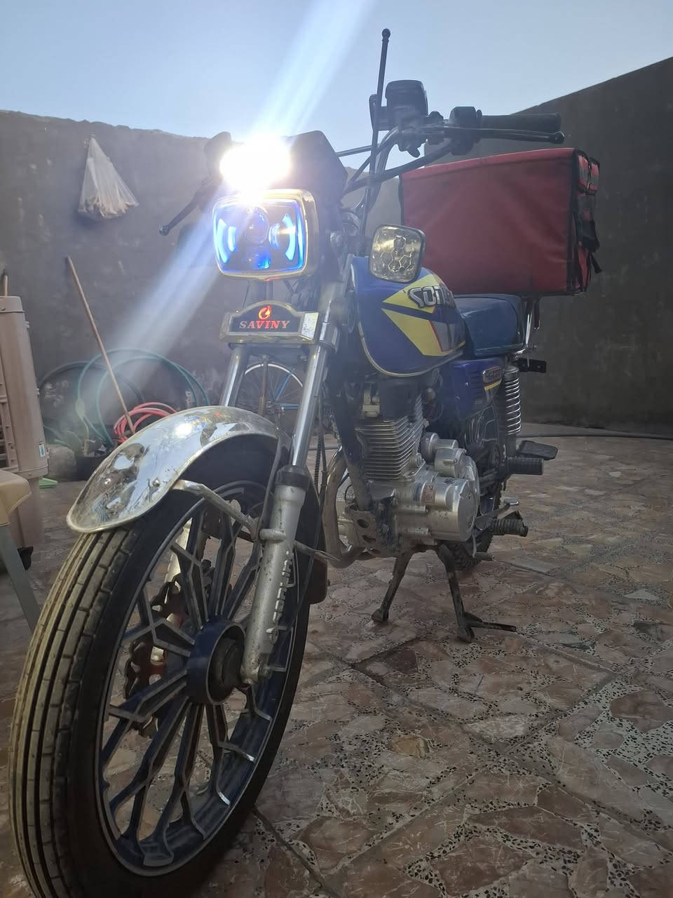 السلام عليكم شباب دراجه ايراني سيفان سونك مكينه 200 سي جي موديل 2024 اوراق كامله مكينه مكفوله شلعه ومعدل ترايك وين متريد الدراجه ما نقصه اي شي كله شغال السعر 900 وبيه مجال عنواني بغداد الشعب رقمي بي واتساب ***********
