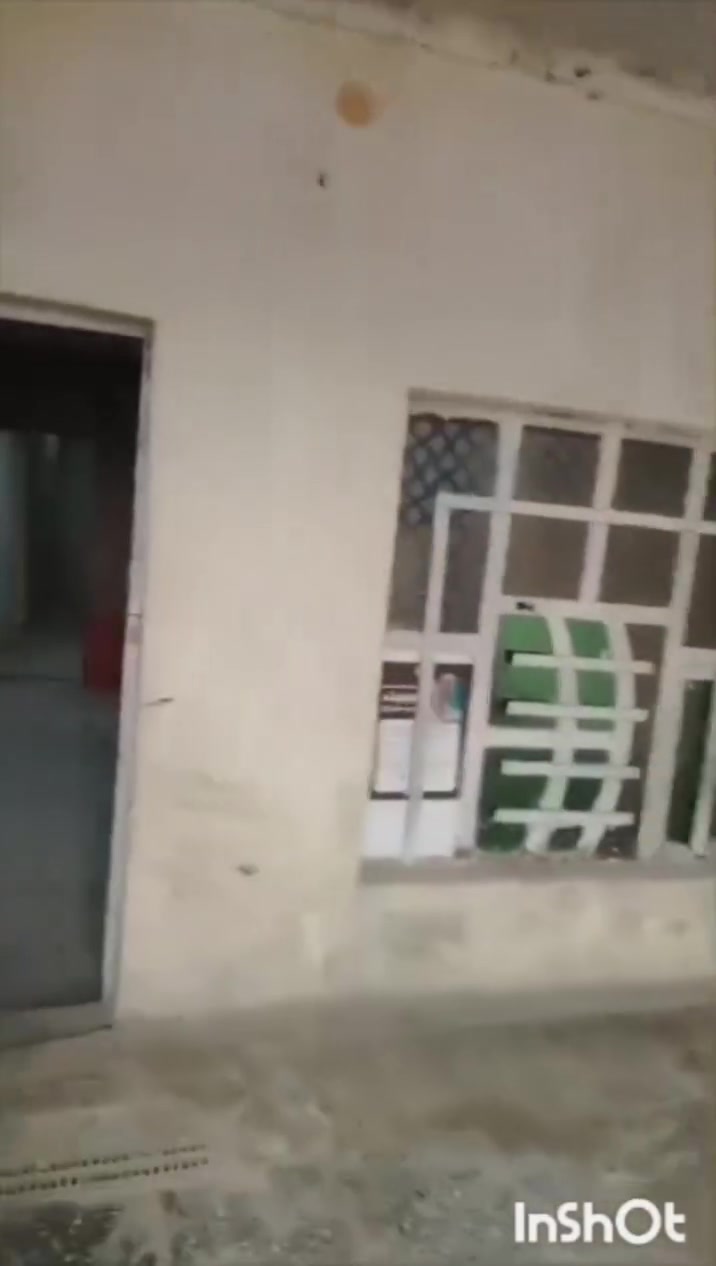 السلام عليكم دار للبيع الواجه ٥ النزال ٢٠ بناء طابوك وعالي عن الشارع  مي وكهرباء وتبليط ومجاري جديده موقعه كلش حلو  نوع العقار طابو ملك صرف وهذاالرقم *********** البناء طابوك استقبال وغرفه و صاله وصحيات وكراج
