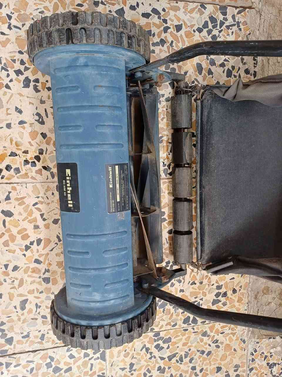 السلام عليكم مكينه ثيل نضيفه السعر 25 الف وهاي رقمي ***********
