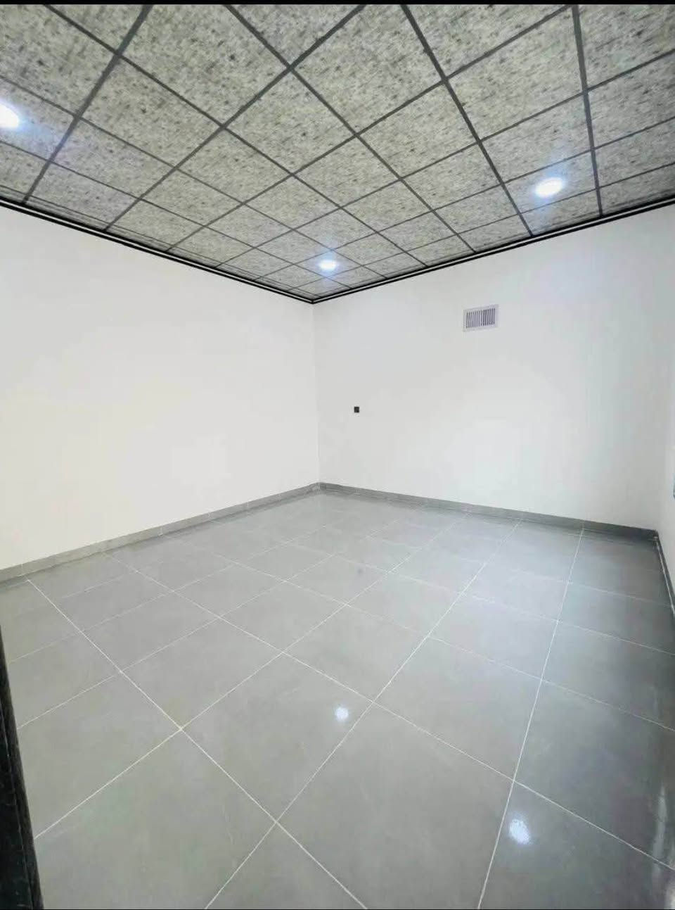 بيت للبيع في حي الملايين الاولى المساحه البيت 142متر طابقين بناء حديث خدمات كامله تسليم البيت فوري 
جنس الارض بستان ملك صرف 
المعرفة سعر علق بكلمه تم 
الأستفسار ***********
*********** موصل, نينوى
