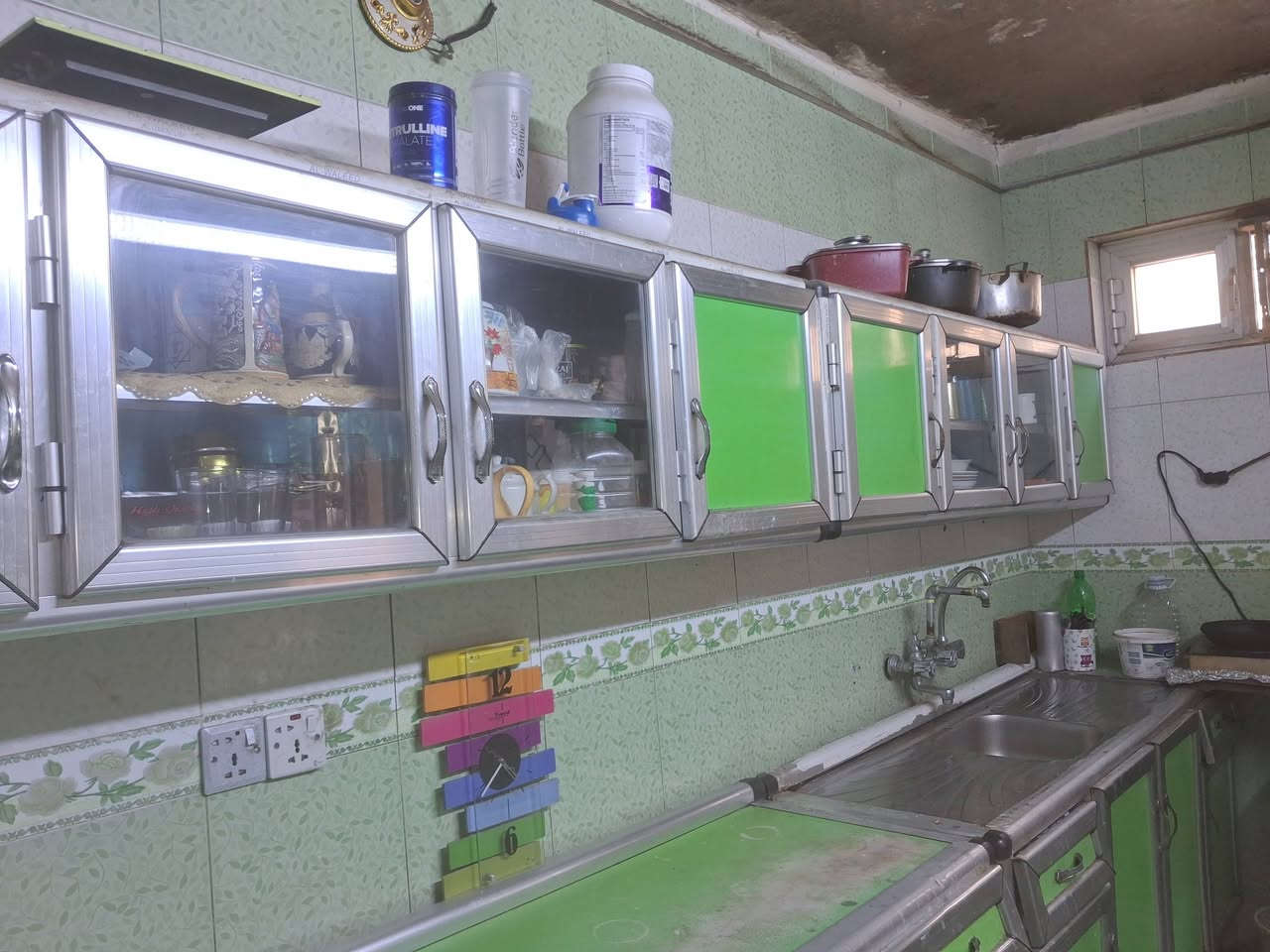 كاونتر نظيف للبيع مع الملحق نسبه النظافه 70% العنوان قطاع اثنين مدينه الصدر
***********
