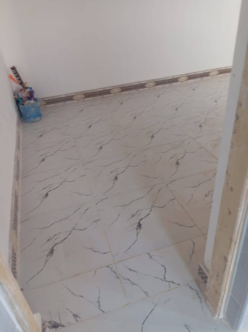 🫲🏻السلام عليكم 

🏠بيت للبيع في النجف لاشرف حي النداء شارع 15 قريب شارع المكاتب 

📐المساحه 50 متر وجه 5 نزال 10📐

🏠البيت جديد غير مسكون شغل جناي درجه اولى 

البناء اساس صب سكف صب بناء🧱 طابوق نهروان 🧱

يحتوي ع مطبخ صاله 🛏غرفه نوم🛏 توليت حمام مكشوفه صطح المطبخ والصاله كله سرميك ارضيه بورسلين 

سعره مناسب ٤٦ وبي مجال 
لاستفسار اتصل او مرسله خاص
 
*********** وتساب 

*********** وتساب
