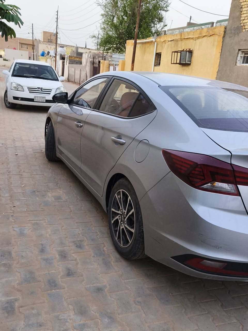 السلام عليكم 
النترا وارد كوري 2020 للبيع 
مكينه 1600بانزين دبل نوزل
مكفوله ب 137 وبيها مجال
للأتصال ***********

