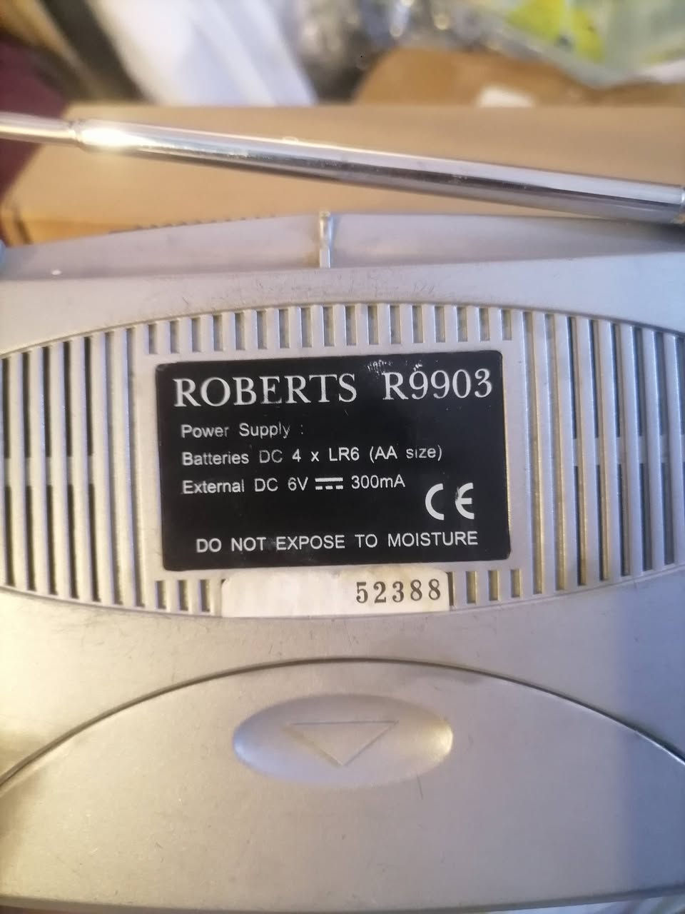 راديو روبرتس (Roberts) طراز R9903، وهو راديو محمول يعمل بـ 3 نطاقات (AM/FM/LW).يتميز الجهاز بتصميم فضي اللون مع قرص ضبط كبير وعمود هوائي تلسكوبي.يعمل الراديو باستخدام البطاريات، مما يجعله مناسباً للاستخدام المحمول.


**إذا كنت صاحب هذا الإعلان وتريد حذفه لأي سبب، رجاءا أرسل رسالة إلى الدعم الفني**