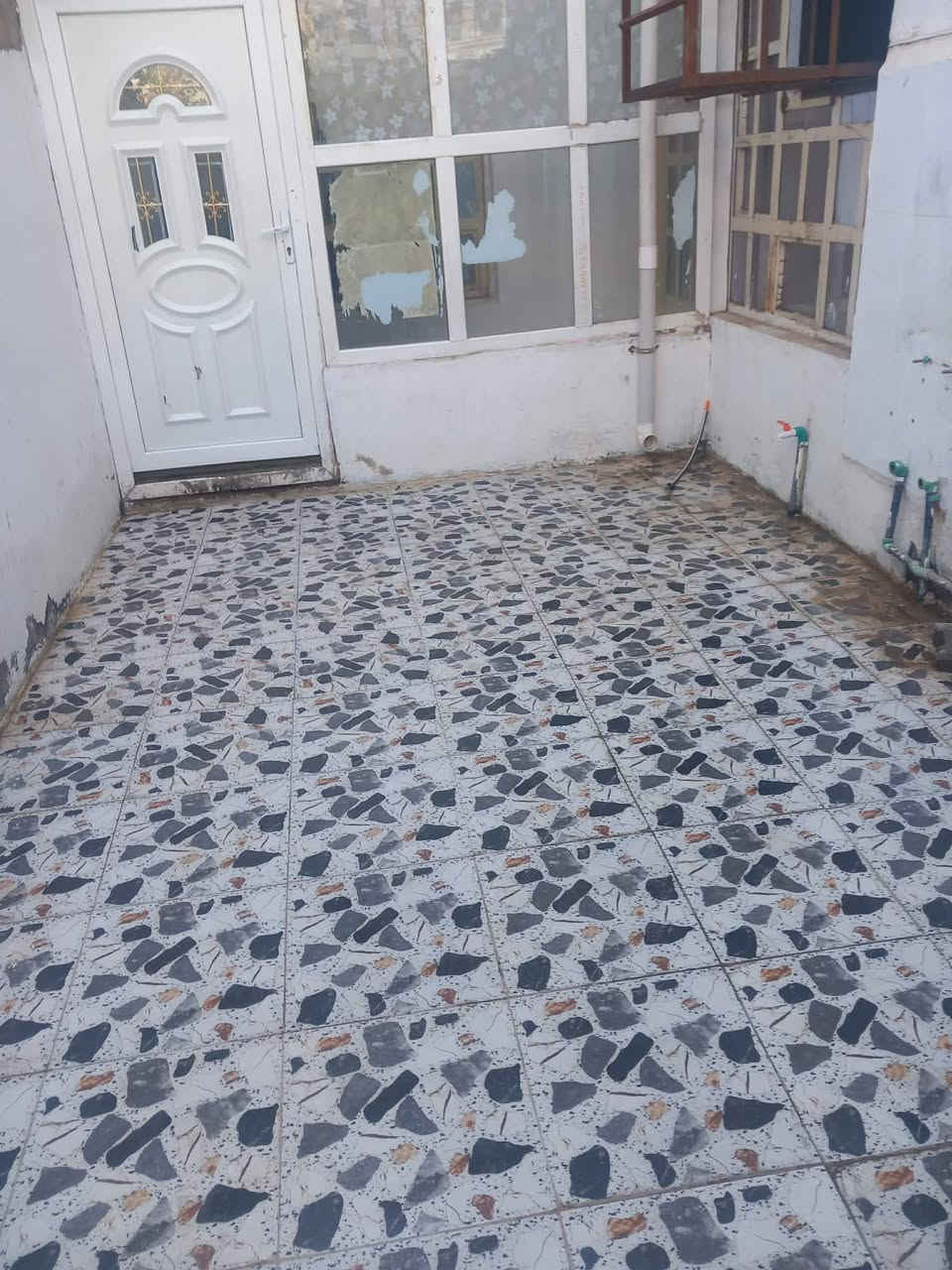 بيت طابقين للايجار السكك قرب المنتزه ***********
