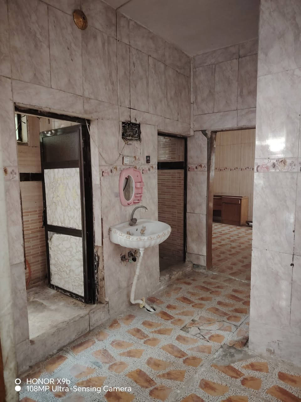 بيت ١٠٠م واجهه ٨متر طابق واحد ..
♦️بناء طابوق جمهوري كونكريت مسلح
♦️يتكون من غرفتين نوم ومطبخ واستقبال وصاله وصحيات ..وطارمه
♦️شارع عرض ٥متر ..
♦️خدمات مجاري متوفره للباب
♦️طابو زراعي سند ٢٥ إقرار محكمه من المالك مباشرة ..
♦️ كربلاء..حي الأمين شارع الحر خلف مجمع همسه للإلكترونيات فرع أسواق اي مارت
♦️يبعد ٥٠٠متر عن شارع تجاري وخط باب الحسين كوسترات
♦️سعر ٦٢مليون ..تفاوض مع صاحب البيت مباشر ..للاستفسار مكتب الأوس للعقار ابو سجاد*********** ابو وائل ***********
