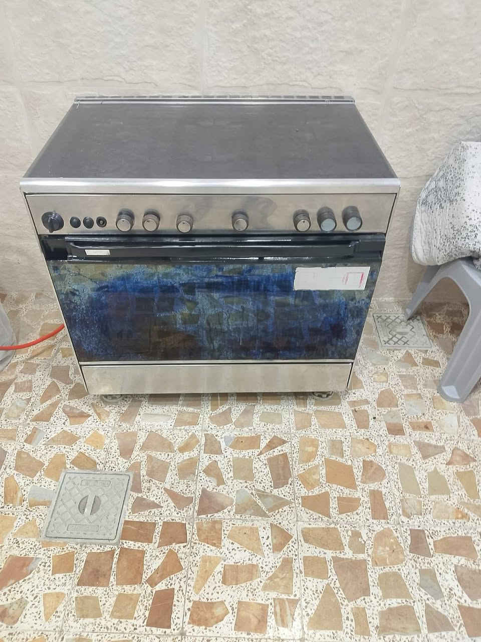 طباخ 5 عيون كلو شغال شرط
نوعية تكنو فرن شغال كلو
سعرو 175 بي مجال
***********
