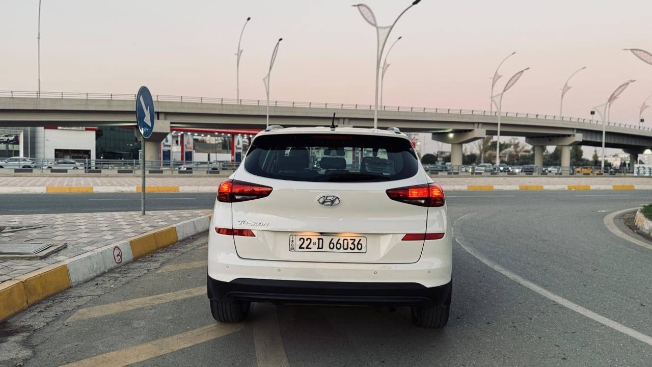 اللهم صلي على محمد وال محمد
السلام عليكم 
اقرا التفاصيل كامل وشوف الصور وراها خابرني تشلع عيوني سيارة 
السعر200 مجال بصيط
توسان 2020 خليجي  
 ماشيه  95 الف   محرك كير وضع شركه برغي مامفتوح 
مواصفات 1/1 
عدا بونراما
تشغيل بصمة 
بيبان بصمة  
مقاعد امامي كهرباي 
شاشة كبيرة 
شحن لاسلكي 
تبريد داخل جكمجه 
جكمجه ثلاجه
3وضعيات تشغيل 
ايكو/سبورت/نورمل 
قطعتين تبريد 
حساس امامي
حساس خلفي

تخم تاير جديد 
صدر امامي خلفي وضع شركه
5ويل 
السياره مكفولا من صبغ وتبديل حته الدعاميات 
مكان السيآره كركوك
اتصال ***********
