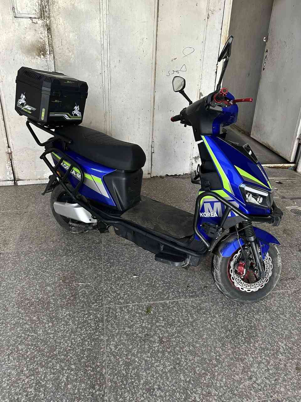 دراجه كوريا شحن ٦بطاريات مستخدمه مده شهرونص تقريبا نظيفه جدا مكاني بغداد الاعظميه السعر ٨٠٠الف ***********اربع سرعات سماعات بلوتوث ديسكات امامي خلفي
