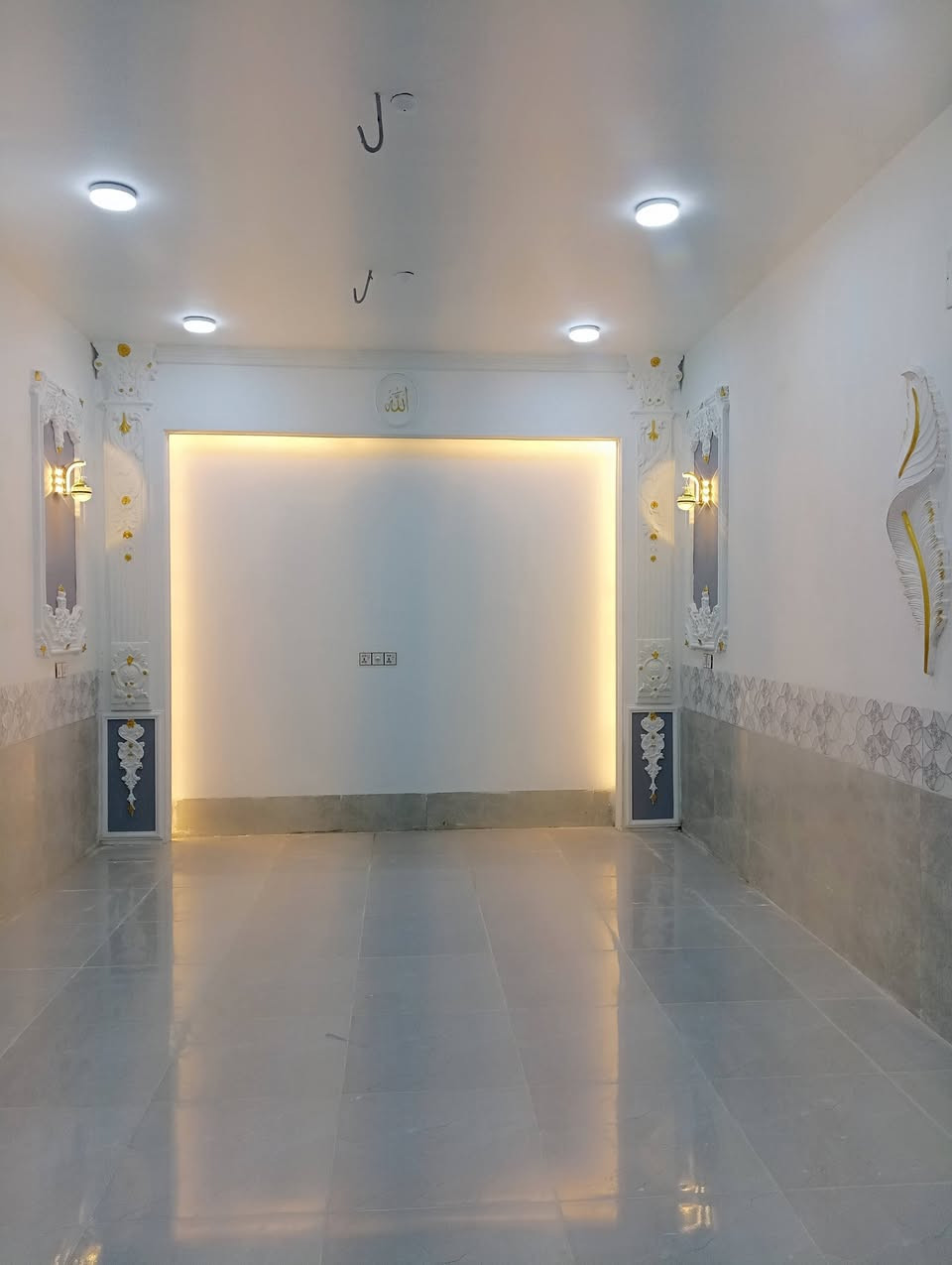 دار للبيع
للبيع مجمع حجي حسين مقابل مستشفى قريب أسواق أبو احسان 
يتكون من استقبال 
وغرف نوم العدد 2 
صاله 
مطبخ حار وبارد 
صاله فوك طول 7متر 
مجمع صحيات داخلي و خارجي 
مناور العدد 2 
المساحه 200 متر 
بناء طابوك جمهوري درجه اولى 
البيت فارغ جاهز لسكن 
جهز من البناء بتاريخ 20/2/2026
استفسار ***********
***********
