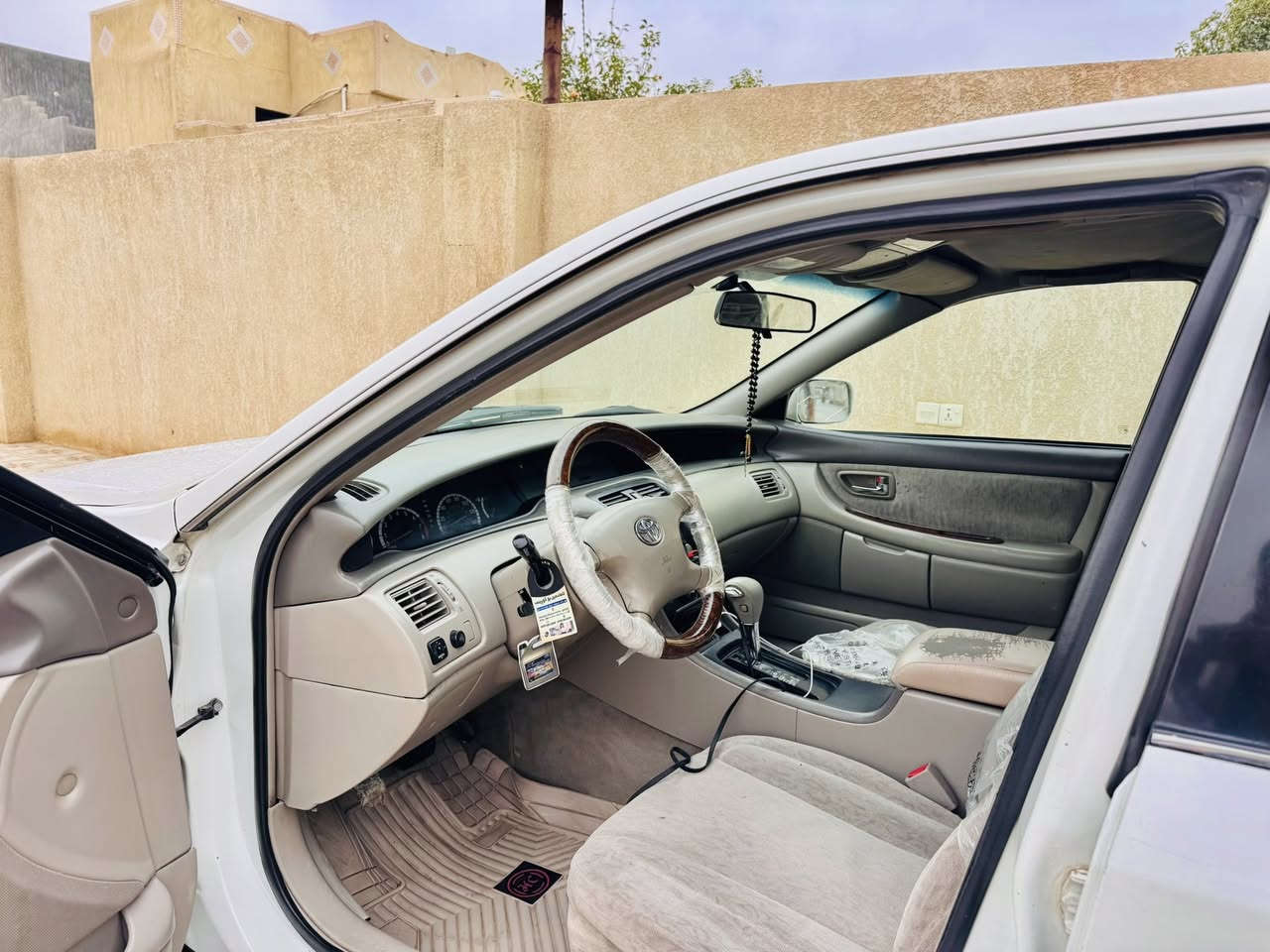 السلام عليكم افلون ٢٠٠١ خليجي السعر ٩٥ وبيه مجال
***********
