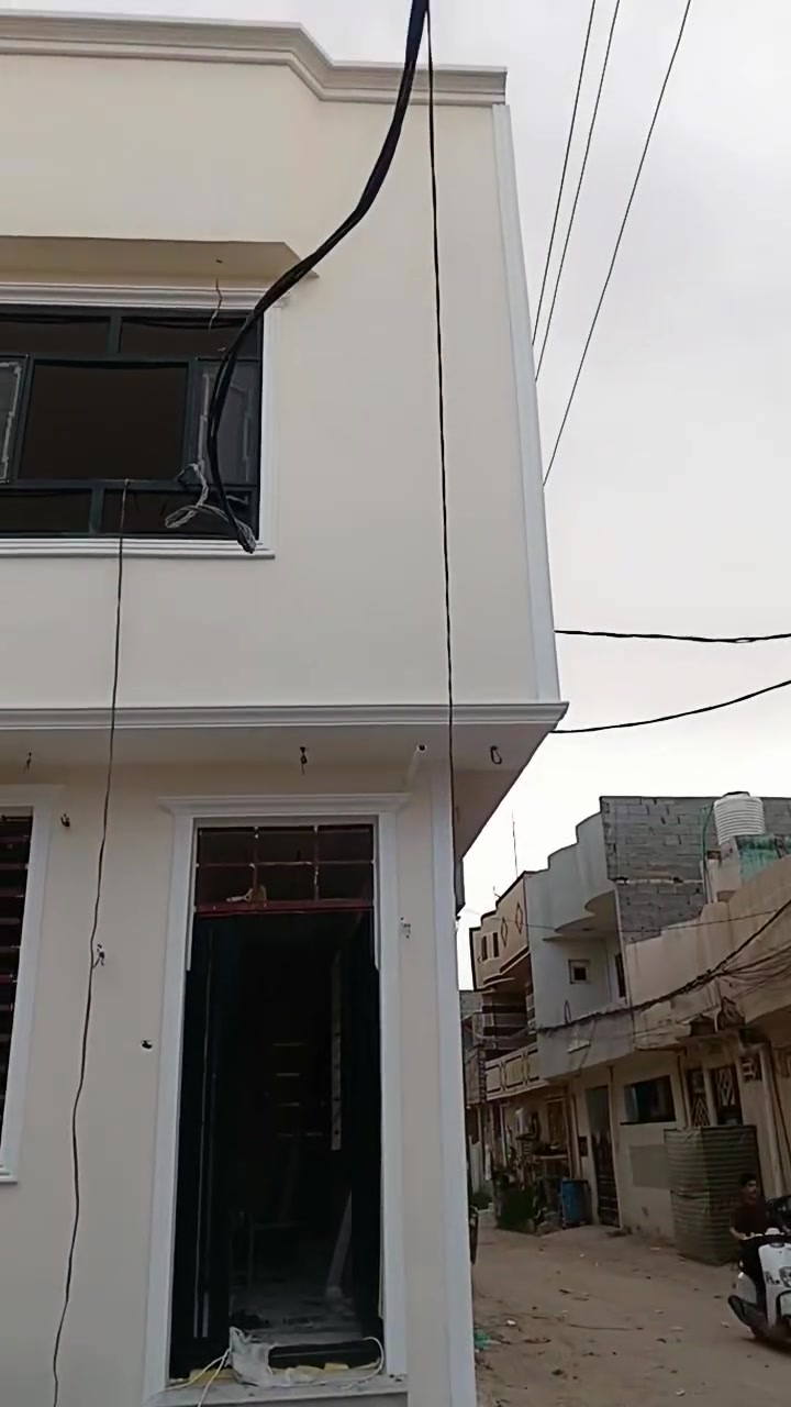 السلام عليكم ورحمه الله وبركاته شكد 
دور سكن عدد2 بناء طابوق جمهوري طابق ونص سند 25 إقرار محكمه كربلاء المقدسة نهايه شارع ابو طالب حي الزهور يبعد عن الشارع الرئيسي 100متر
للأتصال//***********

