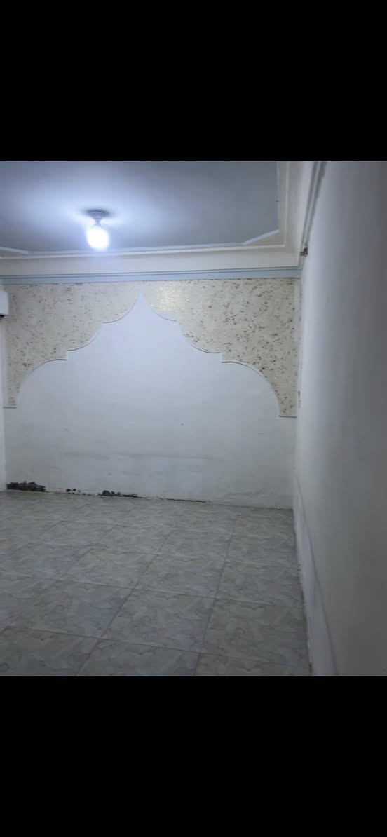 دار 200 متر للايجار في النجف حي الجامعه
اربع غرف نوم واستقبال وصاله ومطبخ وصحيات داخليه وخارجيه
لإيجار 600 الف كل ثلاث اشهر سوه
للاستفسار 
***********
