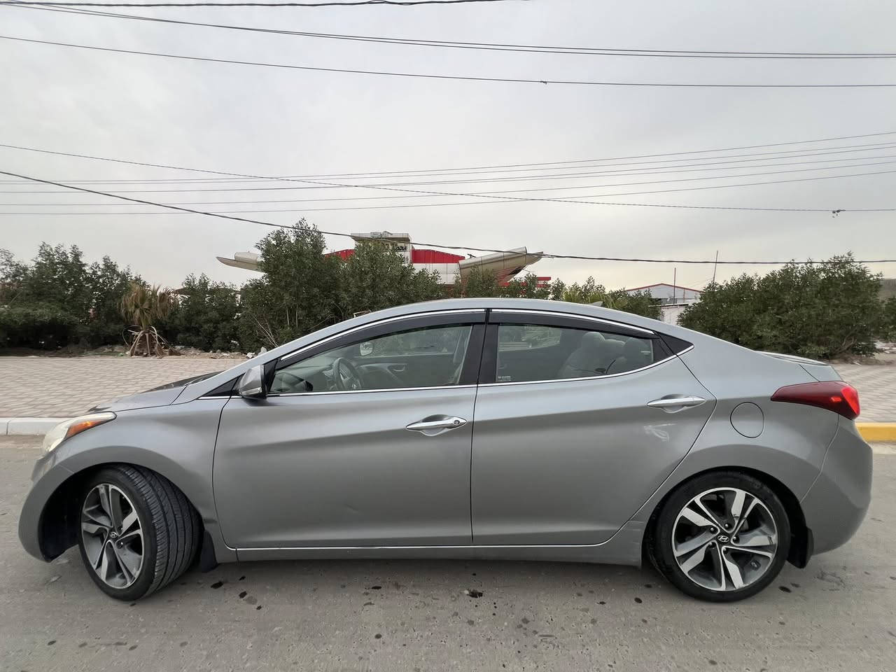 السلام عليكم
النترا 2015 وارد أمريكي لمتـد 
رقم بغداد
فول مواصفات 
ويل 17 كروم sport
كشنات جلد تدفئه الـ 4
ستيرن تدفئه
تحكم مقود 
مثبت سرعة
3 وضعيات قياده
البَك لايت الخلفي لـد
ماشيه 139 ميل قابله للزياده

تقرير مياه امطار وبيها دحجه بالبنيد موضحه بالصور 
والباقي ملاحظات بسيطه
السعر / 120
مكانها الديوانيه 
للاستفسار الاتصال :
***********
