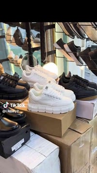 كل الحذيه الي بلمحل سعرها 10الاف راسلني وتساب راح ادزلك صور الاحذيه وا...