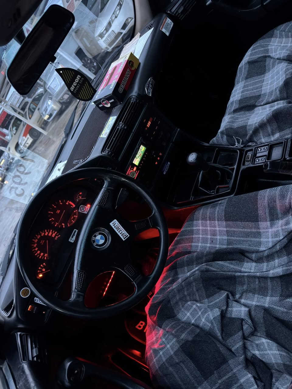 ‏  Bmw 520 🔥🔥 بۆ فڕۆشتن
مۆدێلی 1991  مه‌کینه 20 گێڕ عادی
 ~پێش پانە ~ لايتی ئەلقە بیلاد  ~ ناو غورفەي جوانە ~ گێڕ و مەکینەی بە شەرت سەرف و دوکەڵ و بوخاری نیە ~ تەقەو ڕەقەی نیە ~ جام کاره‌با ئۆتۆ ~ ABS ~ ئاوێنە کارەبای ~ ئاڕمی پلاستیکی هەولێرە بەشەرتی ئاڕمو ئەوەلیات موسو بڕاوە بە شەرت ماڵی دۆستە 
سعری ٤٢ گەلا و معاملە مشتەریت تێڵ بکە هەموو شتێکم نوسیوە شوێن سلێمانی ***********
