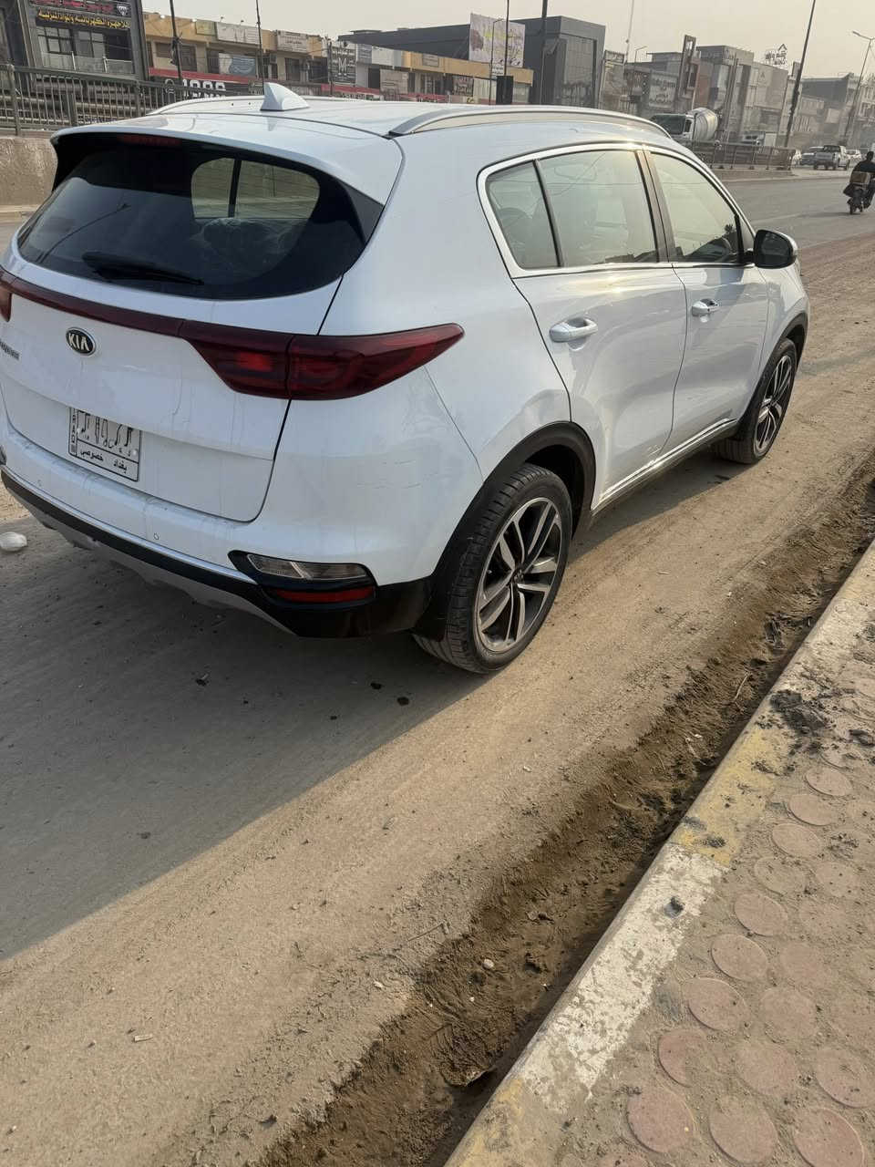 السلام عليكم
سبورتج ٢٠٢١ خليجي كفالة من الصبغ والتبديل 
مواصفاتها ( بصمة / جلد/ شاشة اصلية/ حساسات امامي خلفي ) 
رقم بغداد تحويل مباشر
مكان السيارة بغداد السيدية  
السعر ٢٠٥وبيها مجال 
للاتصال: ***********
