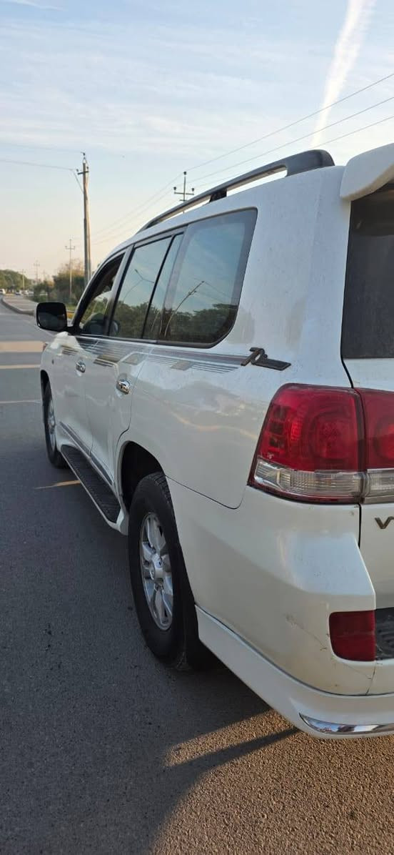 لاندكروز موديل 2009  8سندر صبغ قطعه وحده مواصفات لكزس بس اليحب يتصل على هذا الرقم***********
