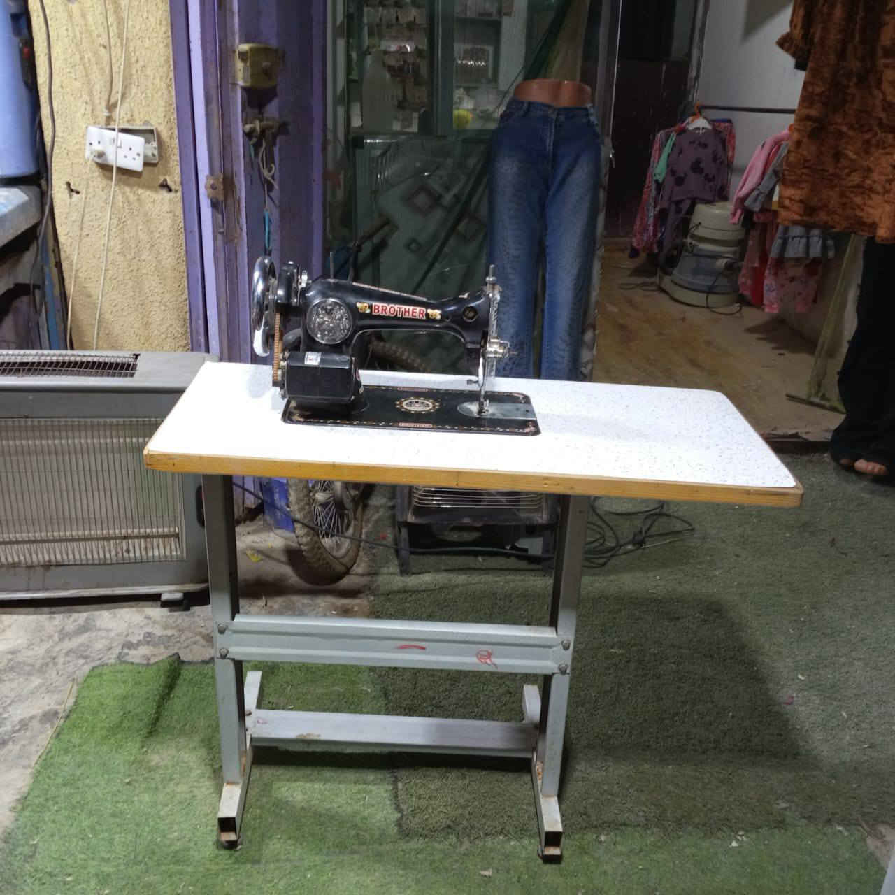 ميز مكينه السعر ١٥
عنوان سبع البورالثمنتالاف شارع الطيار 
الرقم ***********
