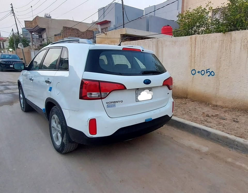 سورنتو خليجي موديل ٢٠١٤ رقم بغداد باسمي .. ٦ سلندر ..٧ راكب ..٣ قطع تبريد..كامرا.. حساس ..بيهه شخط بالباب الخلفي عكس السايق..والمحرك مفتوح كازكيت فقط والباقي كله تمام ..جاهزة من كلشي السعر ١٦٤ 
***********
***********
