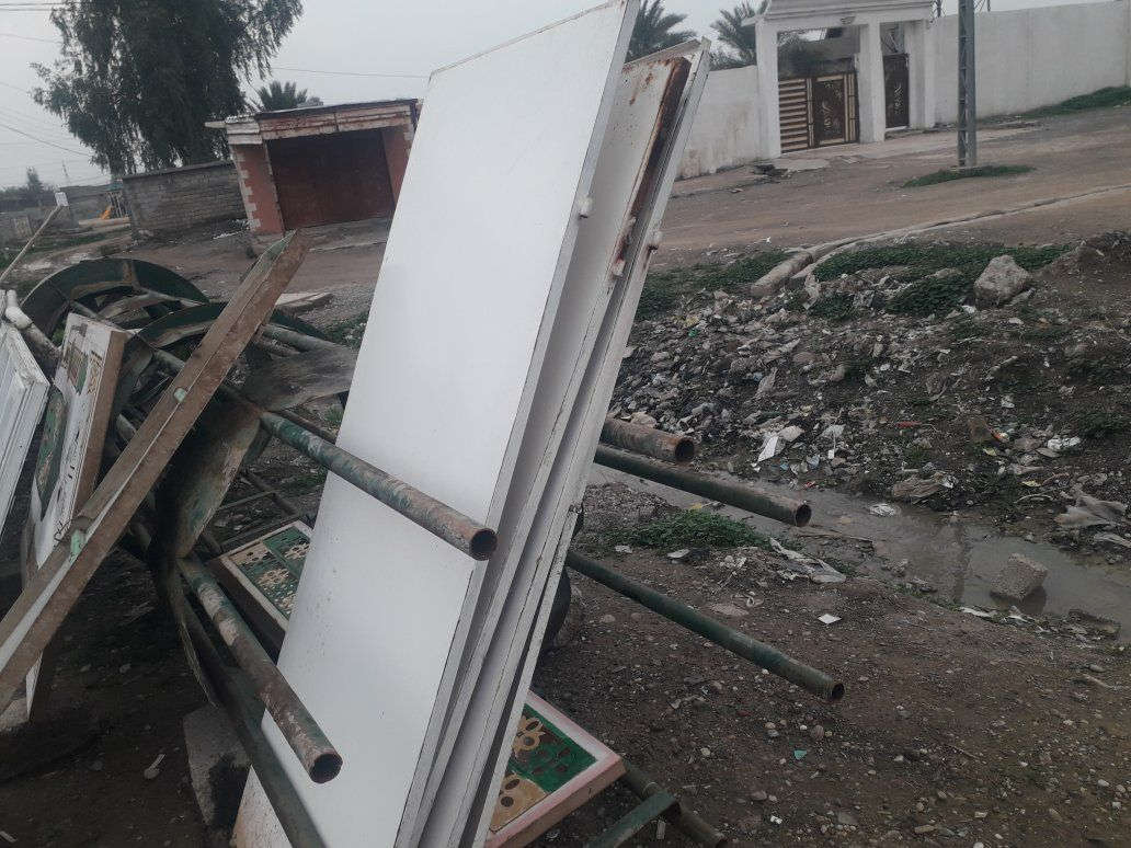 غراض مستعملة للبيع ابواب حديد ابواب بلاستك خزانات گيزر ***********
