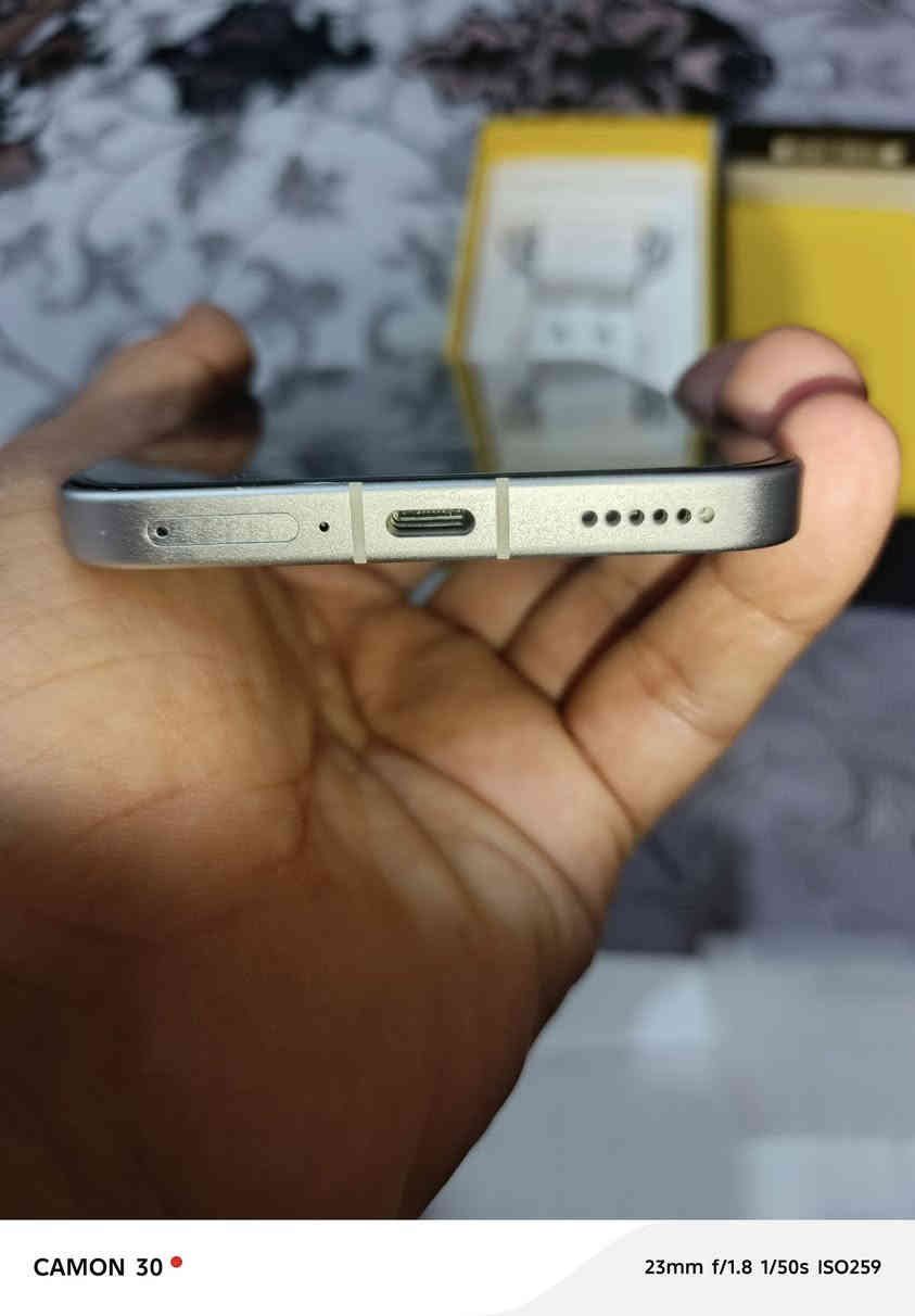 بوكو F7 عملاق المواصفات  //
ذاكره 256
السعر 400//الجديد (//495/ألف
والجهاز أخو الجديد حته لاصق الشركه ما شايله

للبيع أو مراوس ب ذاكره 512
عنواني بصره قبله
***********
***********
