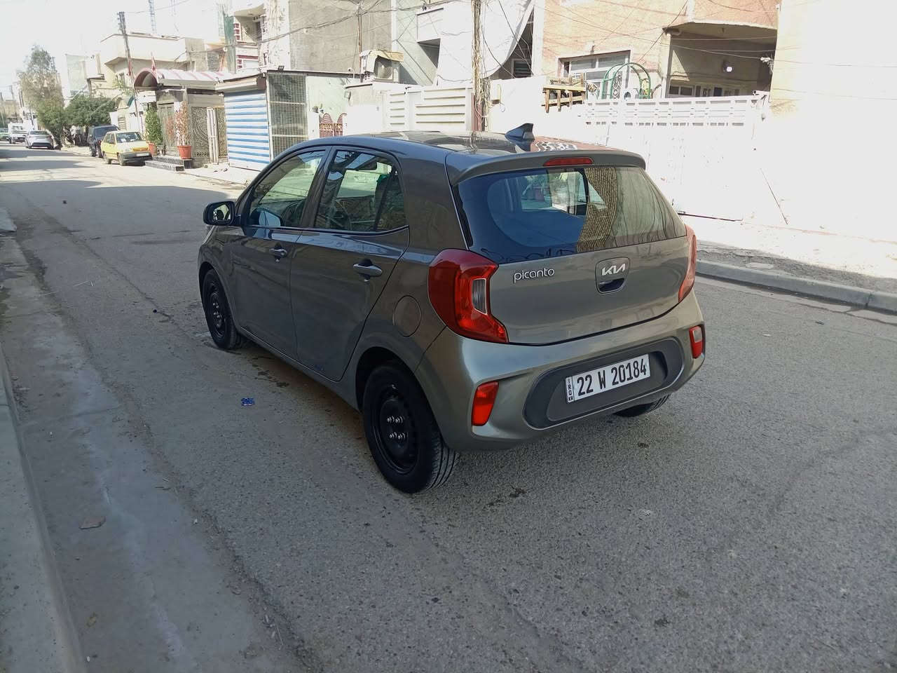 كيا بيكانتو موديل 2023 وارد خليجي محرك اربعه سلندر دوش المرغوب ممتاز كير ممتاز حداديه جيده تبريد شغال ثلج تدفئه شغاله سياره ماشيه 16,000 كاميرا خلفيه تحكمات ستيرن جهتين سياره يوجد بيها ثلاث قطع صبغ بدون حادث بدون اي ضرر جاهزه كل نقص ما بيها السعر 110 وبيها مجال الاستفسار على هذا الرقم *********** محمد
