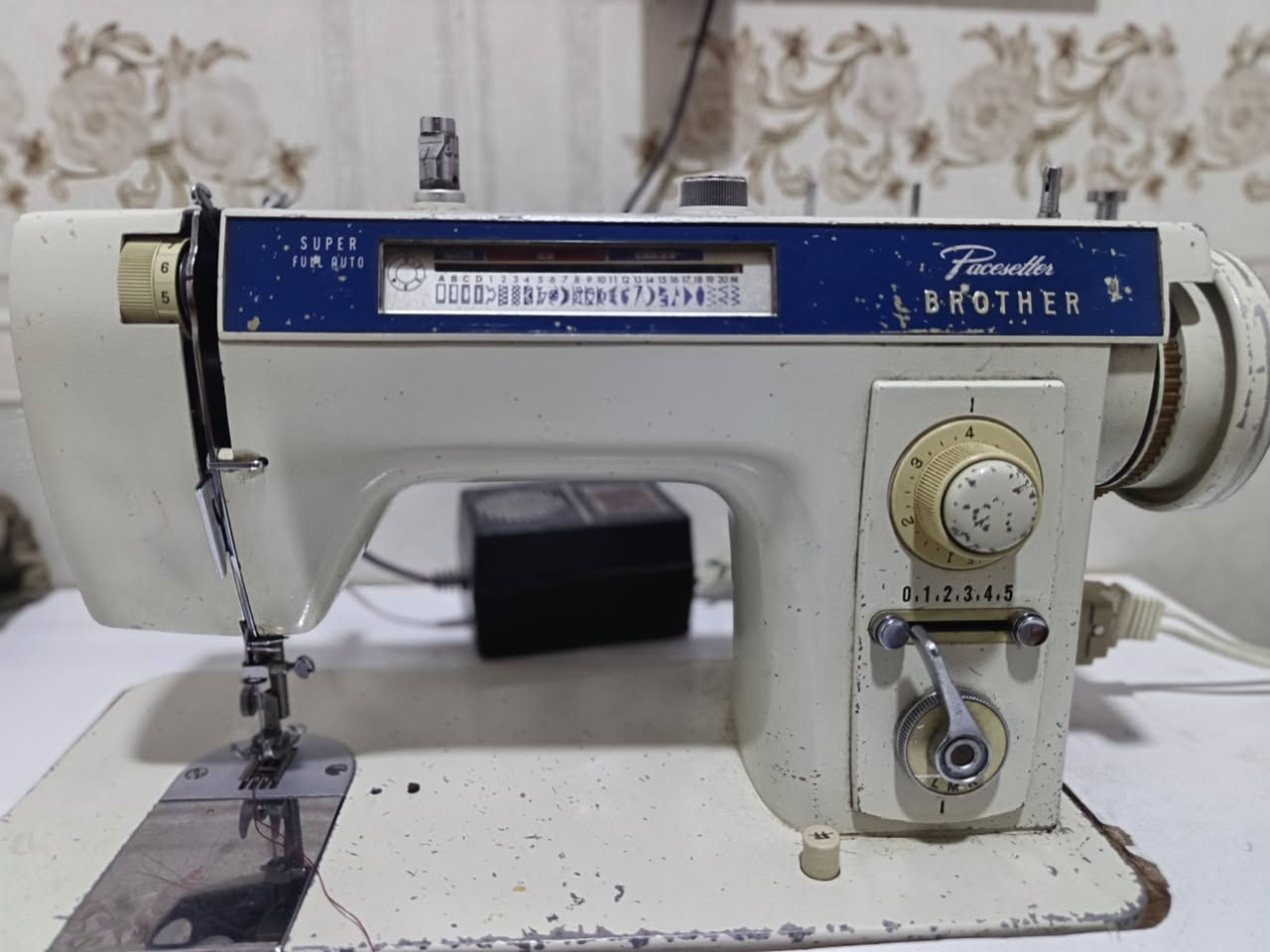 چیت هەیە ئەشیای ناوماڵ بینیرە بۆت دەفرۆشم بەو نرخەی خۆت دەتەویت.
مەکینەی 21نەخش لە سمود بۆ فرۆشتن زۆر بیعەیبە نرخی 100هەزارو مامەڵە.
سنگەگەیش قیاسی 1,94سم نرخی 160هەزارو مامەڵە لەسمود، سارای ئەسڵییە 500هەزاری بیدراوە.


**إذا كنت صاحب هذا الإعلان وتريد حذفه لأي سبب، رجاءا أرسل رسالة إلى الدعم الفني**