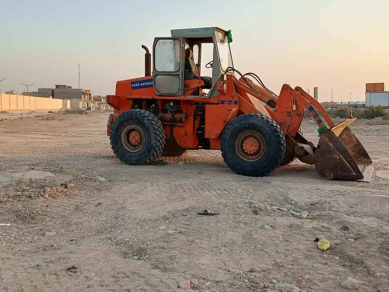 السلام عليكم شفل  فيات هيتاشي حجم (65)السعر (80)وبي مجال مكان الشفر في ميسان.الاستفسار عله هاذ الرقم)(***********)
