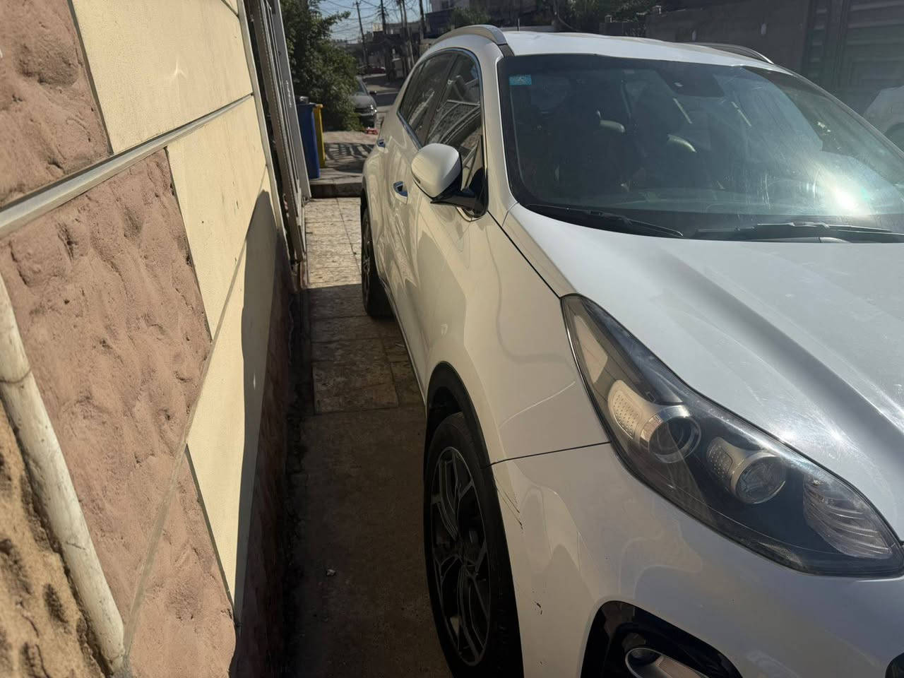 السلام عليكم سبورتج شركة مكفولة ماعده شخوط وبارد قليل
المديل 19 
بصمه
 كشن كهرباء
ماشيه ١٠٠
بسمي تحويل مباشر
السعر 20000 $
المشتل قرب مطعم الف عافية
*********** للتواصل
