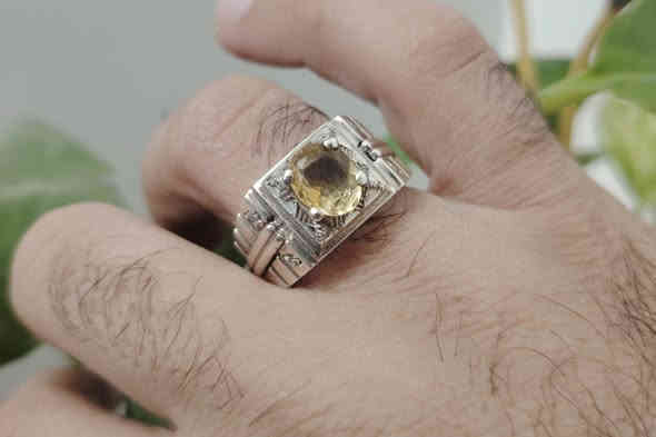 خاتم من حجر السترين الأفريقي الطبيعي
صياغه ثقيلة وجميلة فضه عيار ٩٢٥
مع شهادة المنشأ وضمان الخاتم الاصلي
يوجد توصيل إلى جميع المحافظات
التواصل ع الخاص او ع الواتساب ***********
