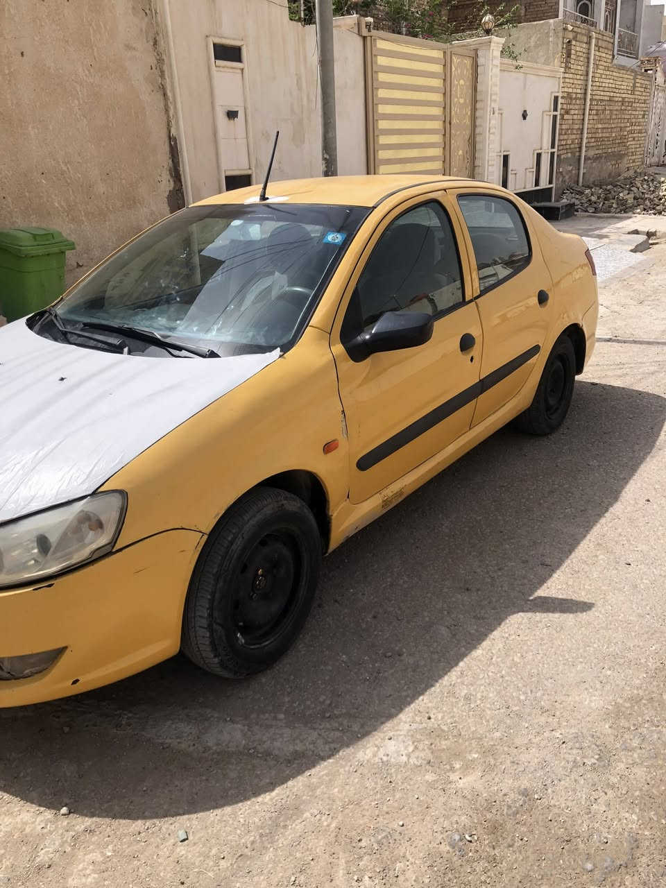 السلام عليكم السيارة للبيع سمند رنا موديل ١٤ تكسي ورقم بغداد دولي حداديه جديدة ومكينة وكير جديد وتبريد السعر ٣٤ ورقة وبيه مجال قليل رقمي *********** مكاني بالعمارة
