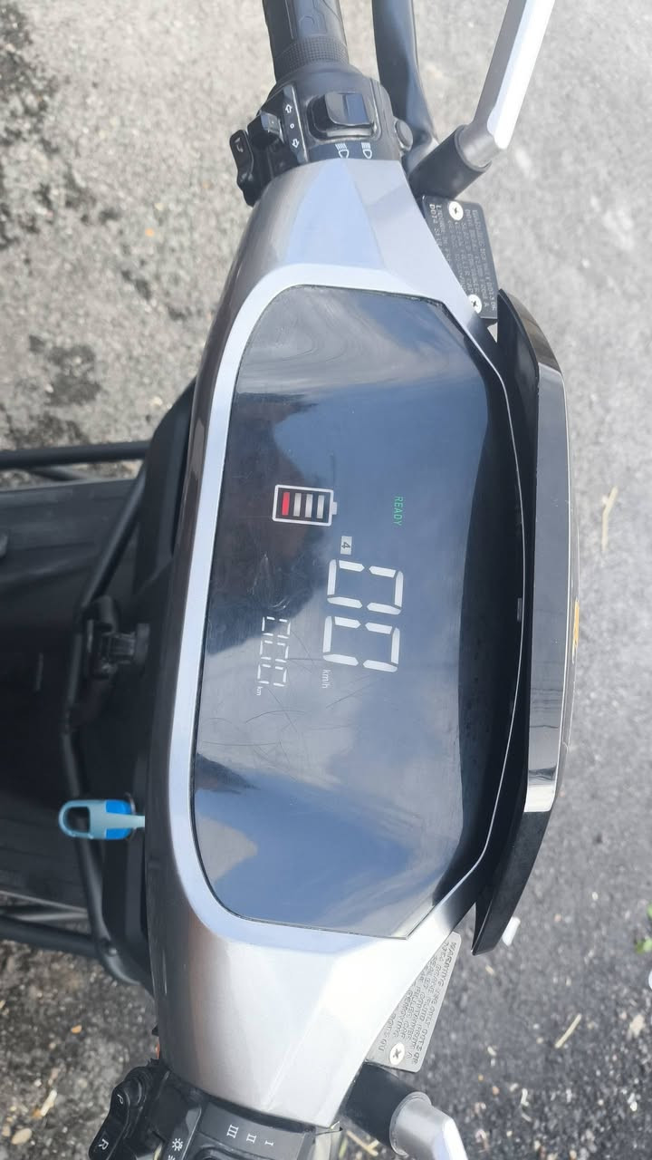 ماطور شحن نضيف للبيع بطاريات 6قطع 4سرع فضائي نضافه ميه بل ميه بطاريات نضيفه مثل مموضح بل صور ماطور جديد للستفسار الاتصال ***********
