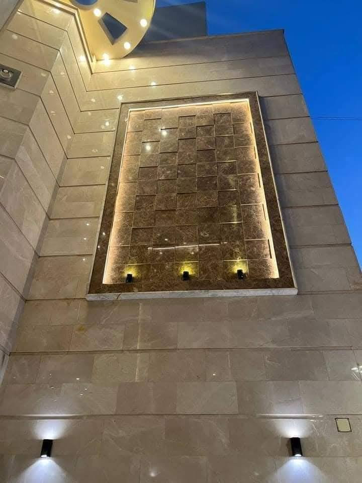 مستعدون لتغليف الواجهات بالفوم (الفوم التركي) الذي من مميزاته
عازل للحرارة والرطوبة خفيف الوزن على البناء سهل التركيب  قابل لتغيير الالوان حسب الرغبة 

الاستخدام

يعمل على الطابوق والبلوك والثرمستون واللبخ والنثر والسندويج ....

سريع العمل يتم انجازه بمدة زمنية قصيرة 

المادة اللاصقة هي الفوم المخصص للصق 

او مادة الكلكيم 

 

الاصباغ المستخدمة من مناشئ عالمية رصينة مثل ( جوتن . همبل . برجر . لوجيا . بتك)  وحسب رغبة العميل 

 الذرعة هندسية وتخريج كامل للابواب والشبابيك 

جميع المواد المستخدمة هي اصليه ومخصصة للخارج 

من مادة الفوم الاساسية 

ومادة اللصق 

ومعجون المعالجة

وصبغ الاساس (البرايمر)

والصبغ النهائي 

لا نستخدم مواد داخلية في عملنه نهائيا 

اسعارنا تنافسية 

للاستفسار مراسله الصفحه ***********  *********** @إشارة
