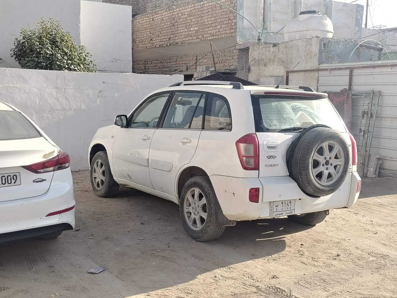 سيارة تيكو موديل ١٣ رقم قادسية مكفولة من الحادث والصبغ بية فقط حالوب رصعات بسيطة السيارة حاليا بيه عطل ومامصلحينة بسبب عدم التفرغ والعطل هو نضوح دهن المحرك وطايح من السعر واي استفسار علي هذا الرقم بي واتساب ***********
